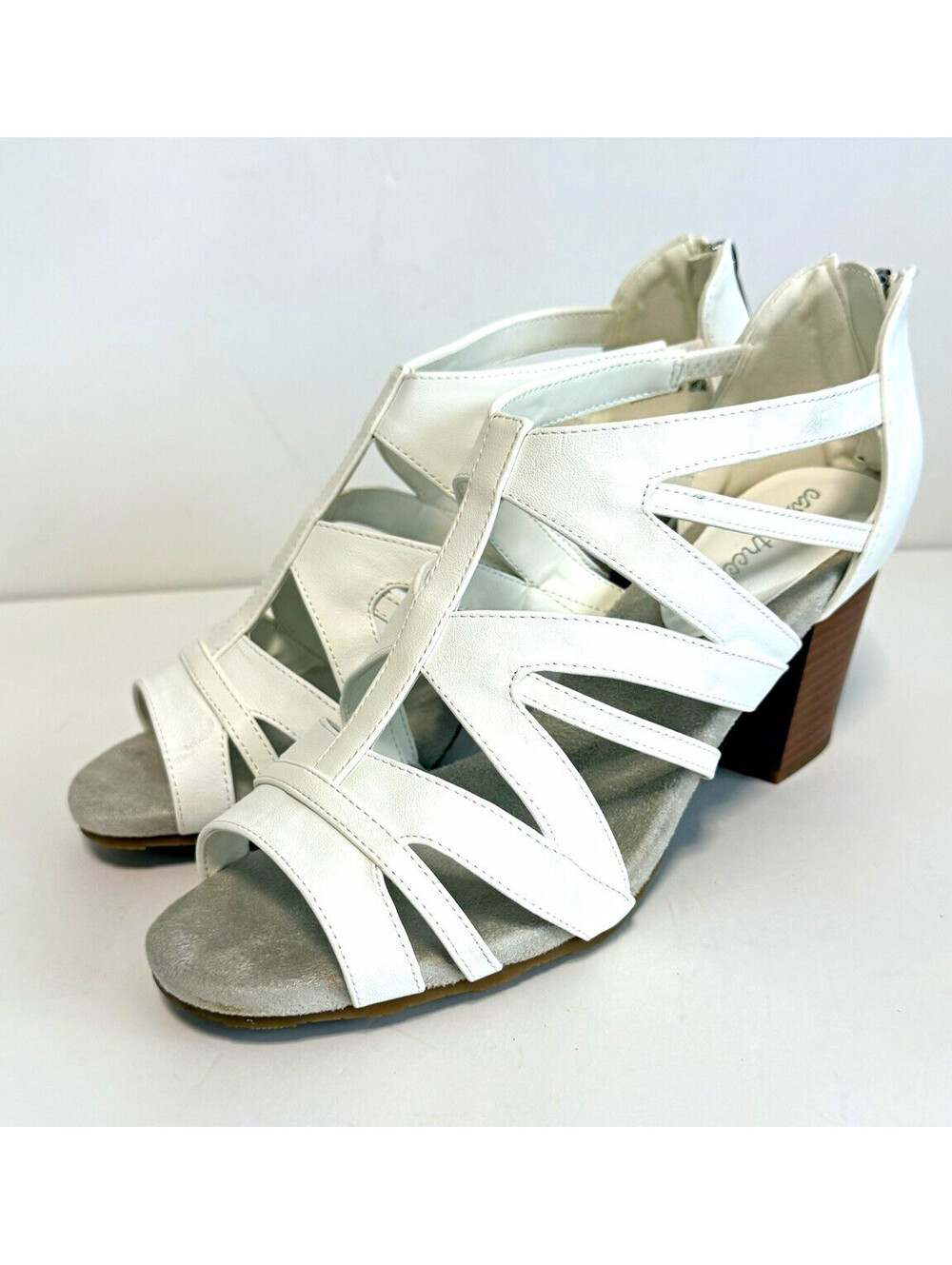 Easy Street Amaze Women’s White Strappy Block Heel Sandals Size 10W Wide NIB